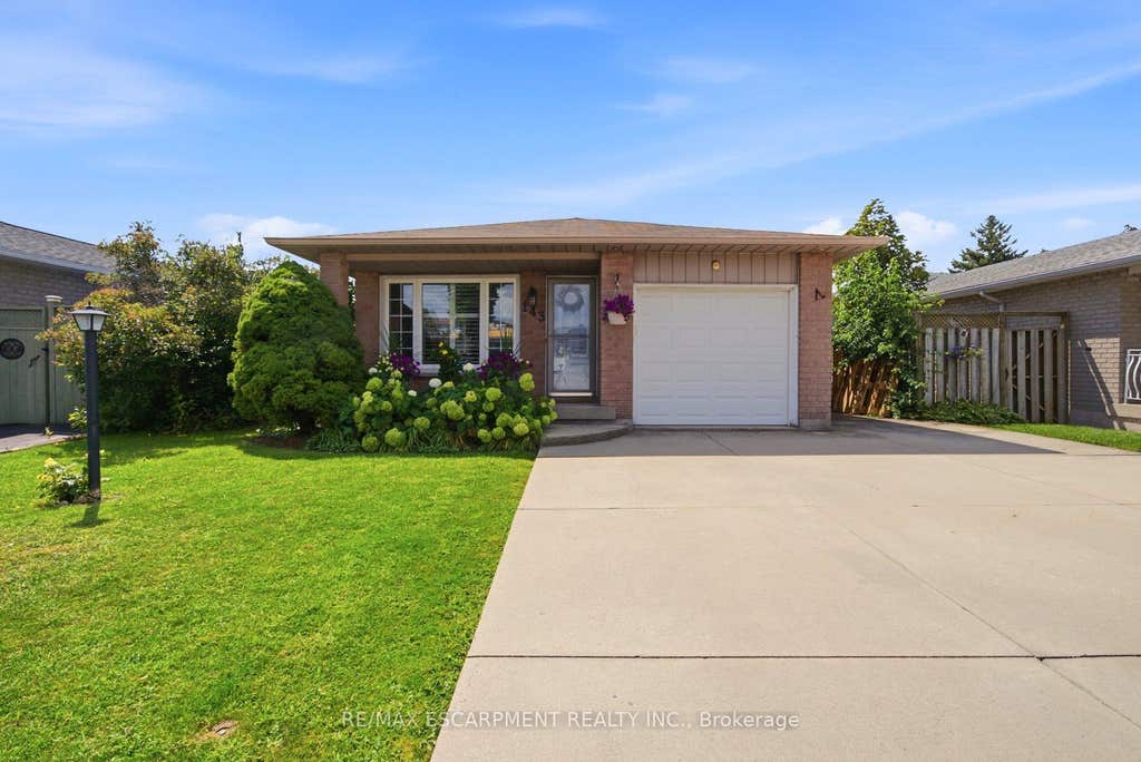 Photo of 143 Independence Drive, Hamilton, ON L8W 3H7 (MLS # X13712182)