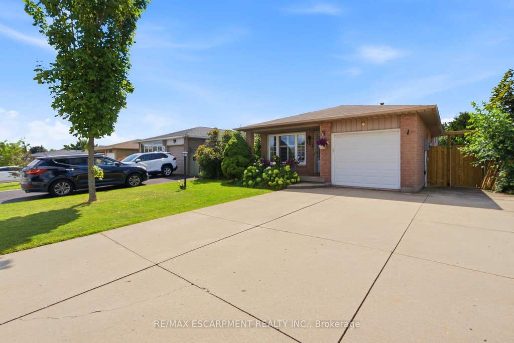 Photo of 143 Independence Drive, Hamilton, ON L8W 3H7 (MLS # X13712182)