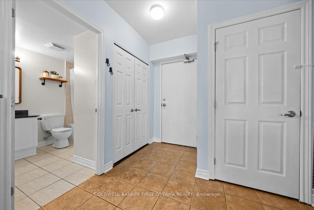 Photo of 445 Laurier Avenue W #1401, Ottawa Centre, ON K1R 0A2 (MLS # X12701622)