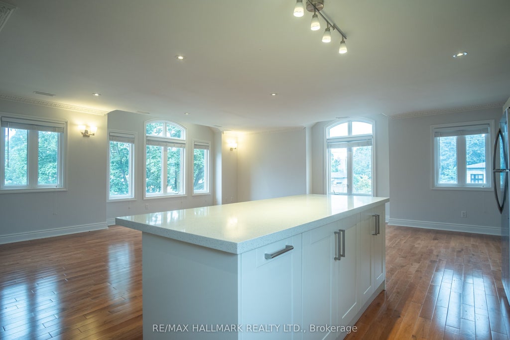 Photo of 6 Griggsden Avenue, Toronto, ON M9P 2Z5 (MLS # W13659634)