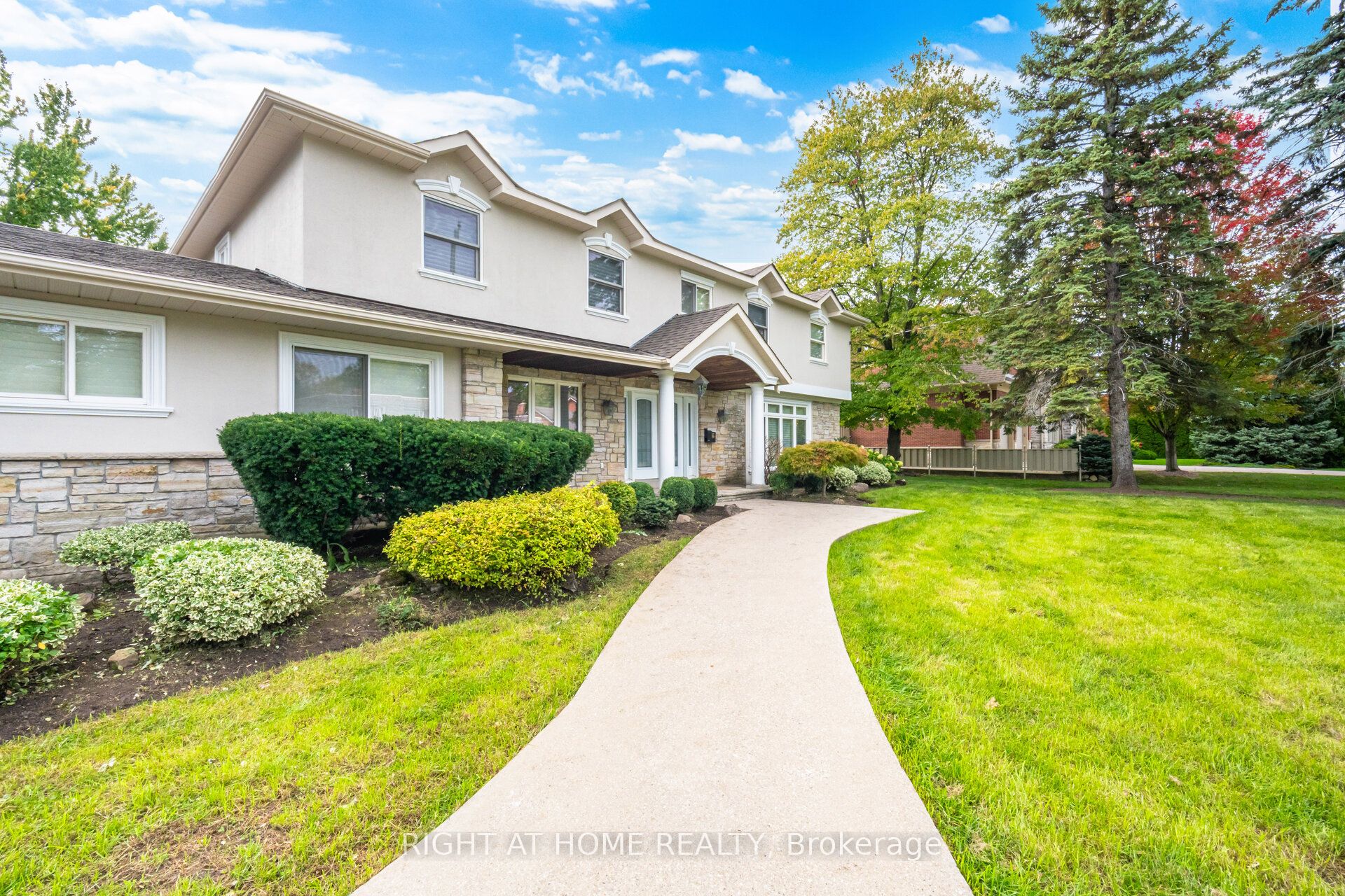 2154 Oneida Crescent