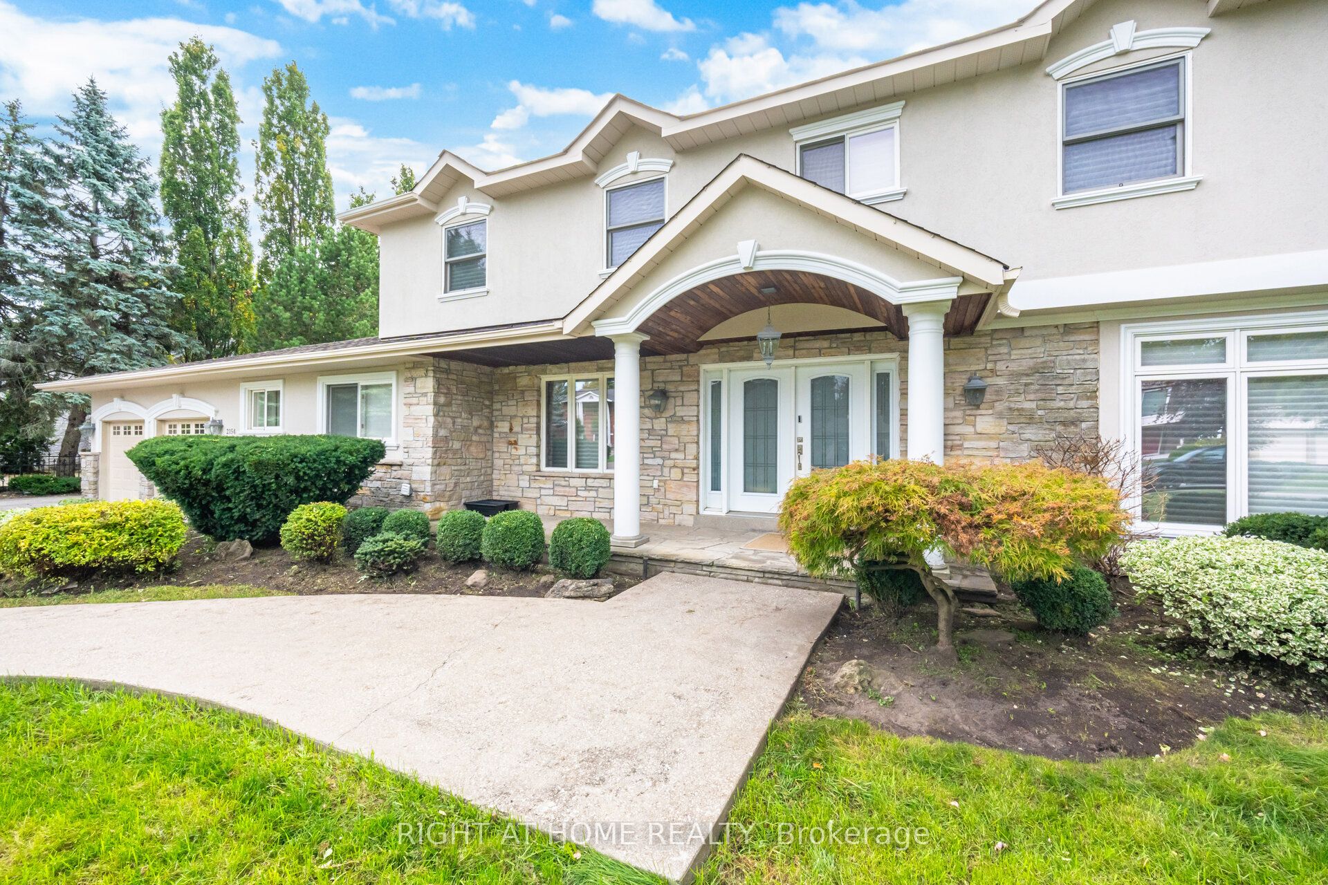 2154 Oneida Crescent