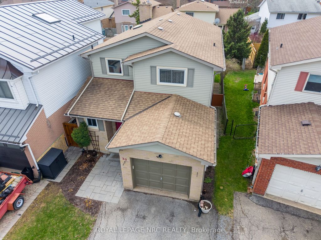 Photo of 30 BAXTER Crescent, Thorold, ON L2V 4R6 (MLS # X13017072)