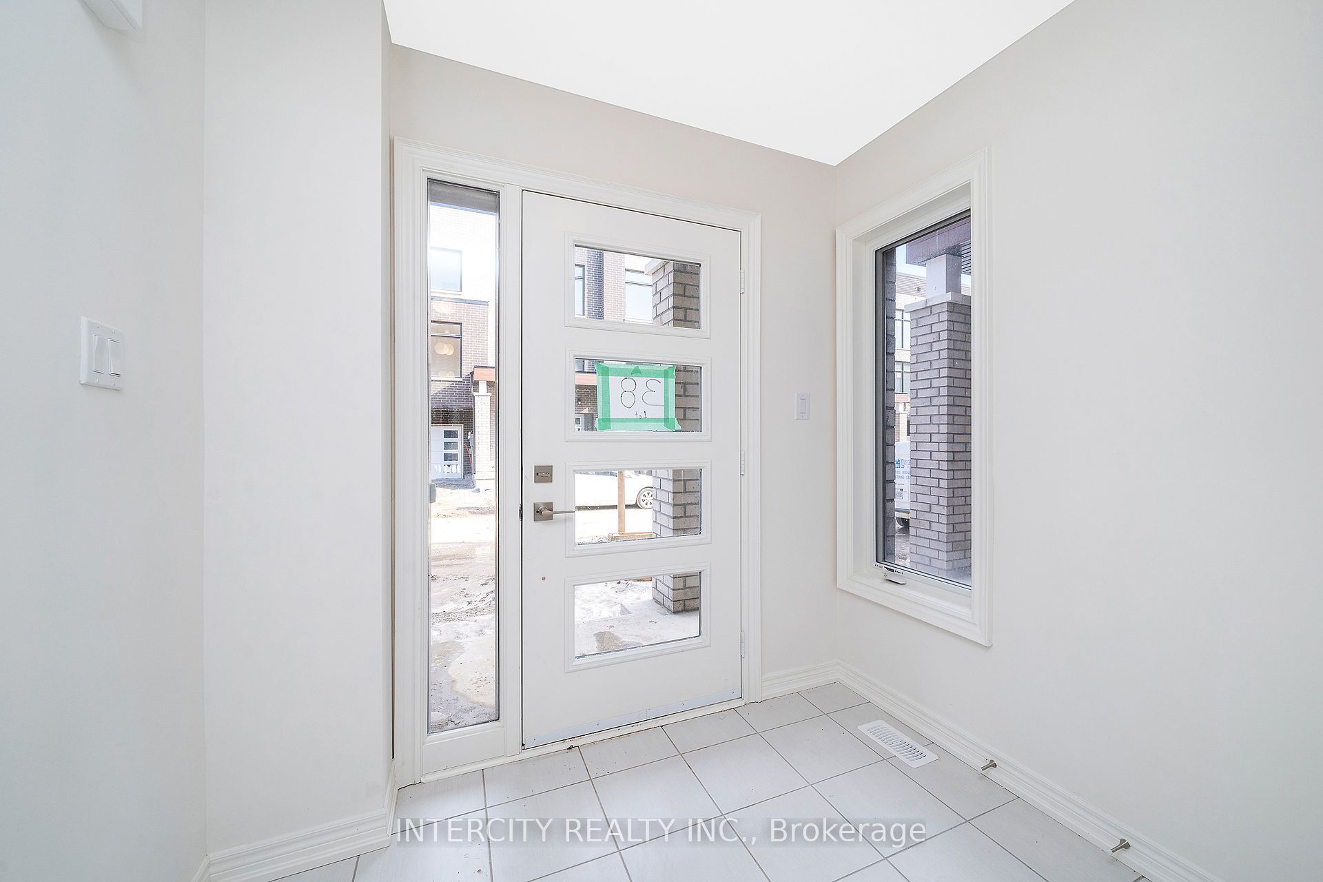 12 Queenpost Drive
