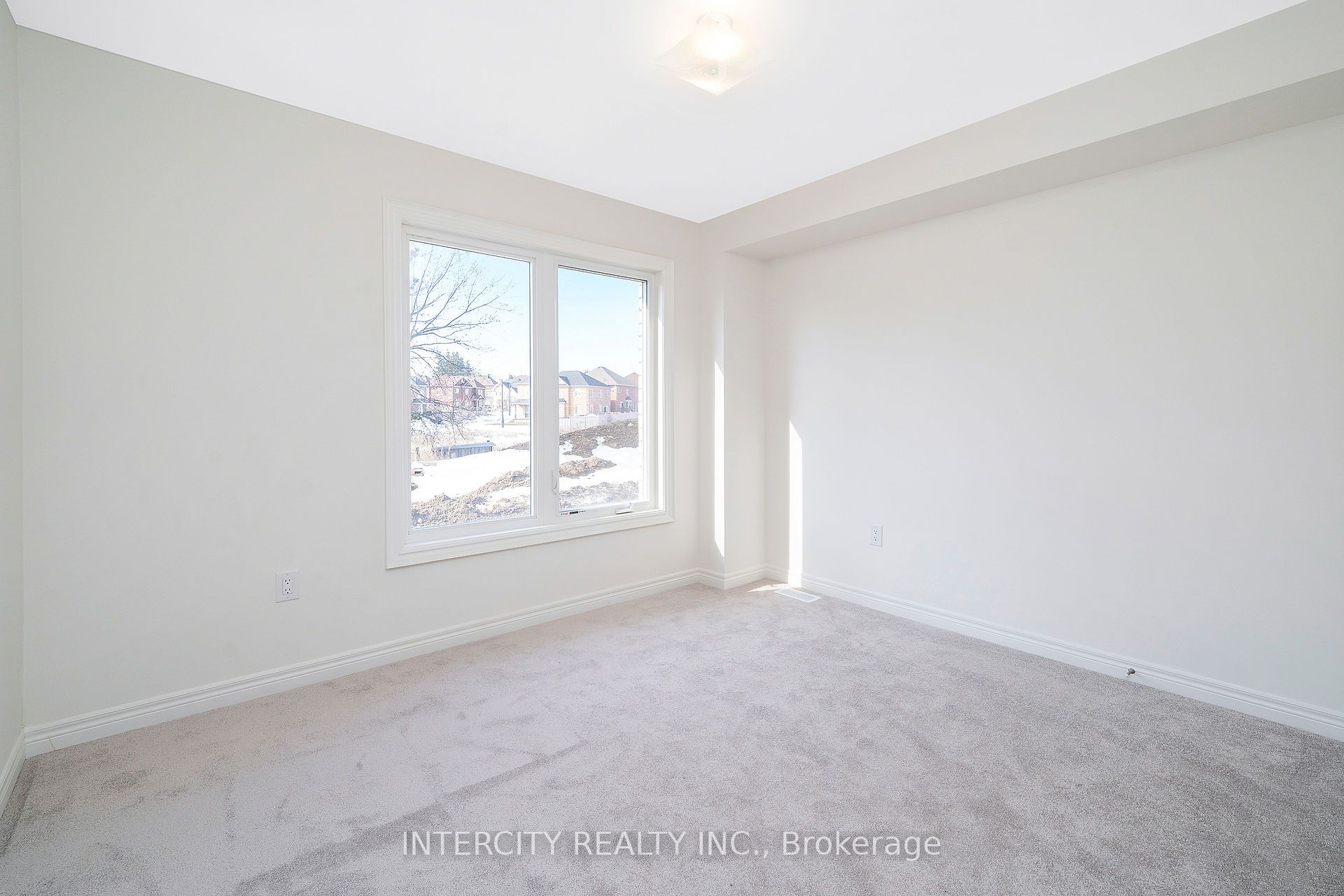 12 Queenpost Drive