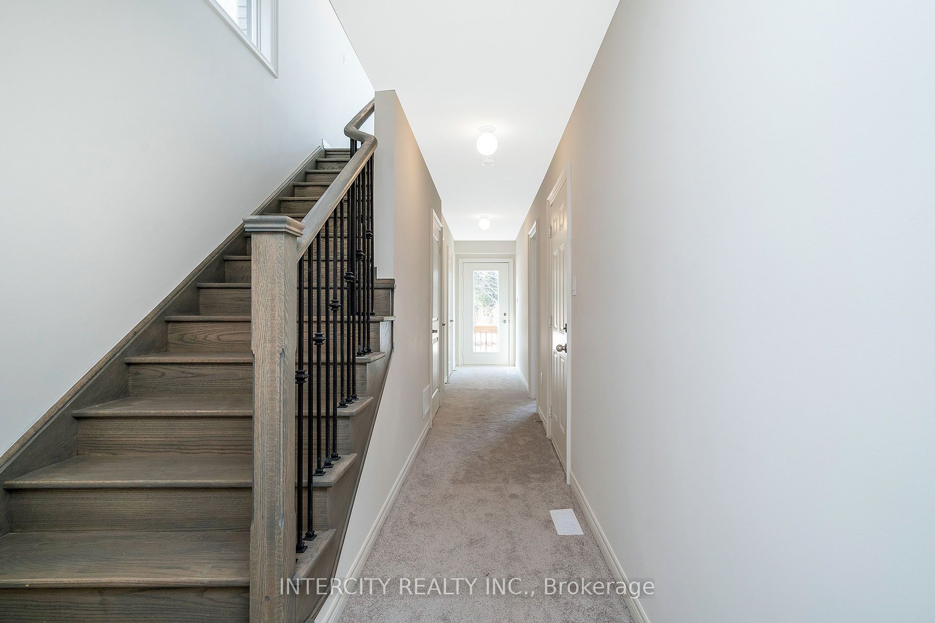 12 Queenpost Drive