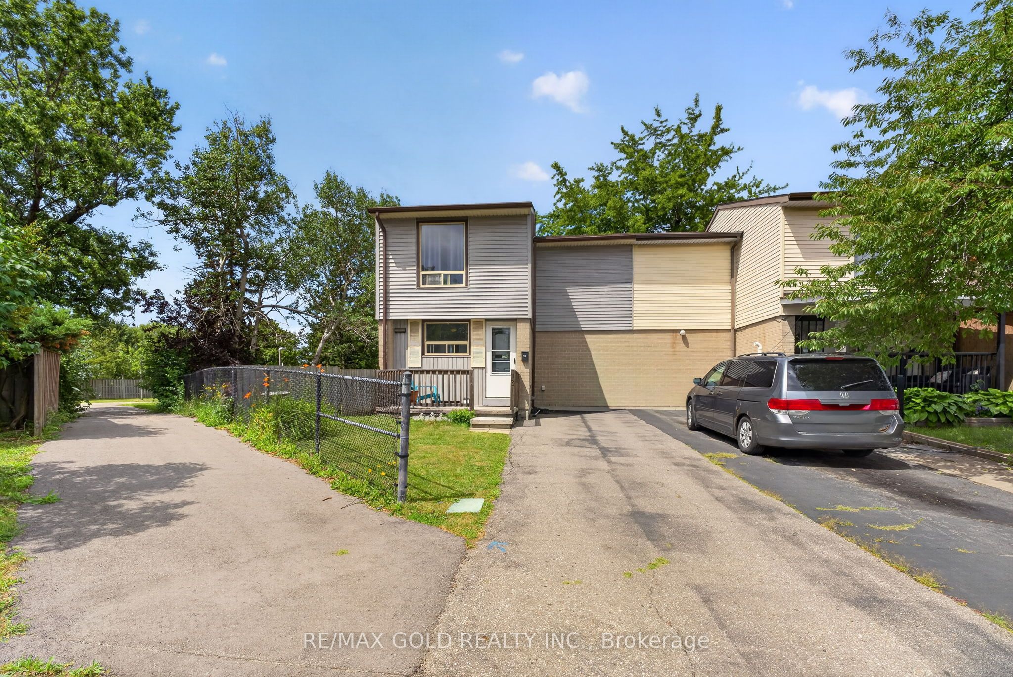 13 Gold Pine Court