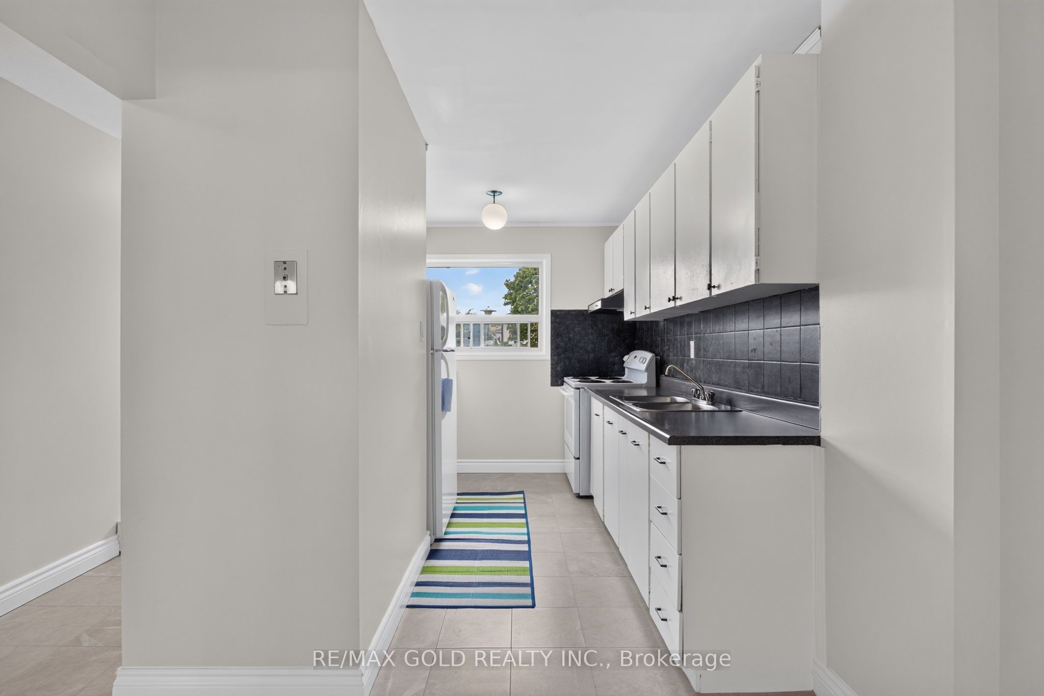 13 Gold Pine Court