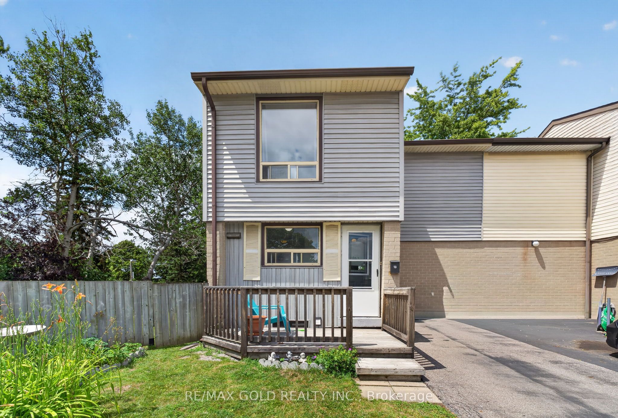13 Gold Pine Court