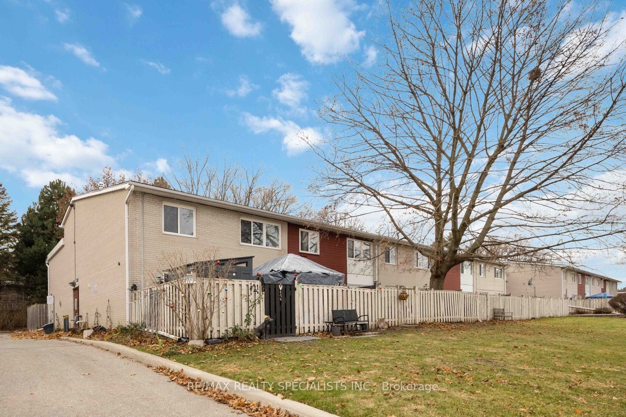 3308 The Credit Woodlands N/A 7