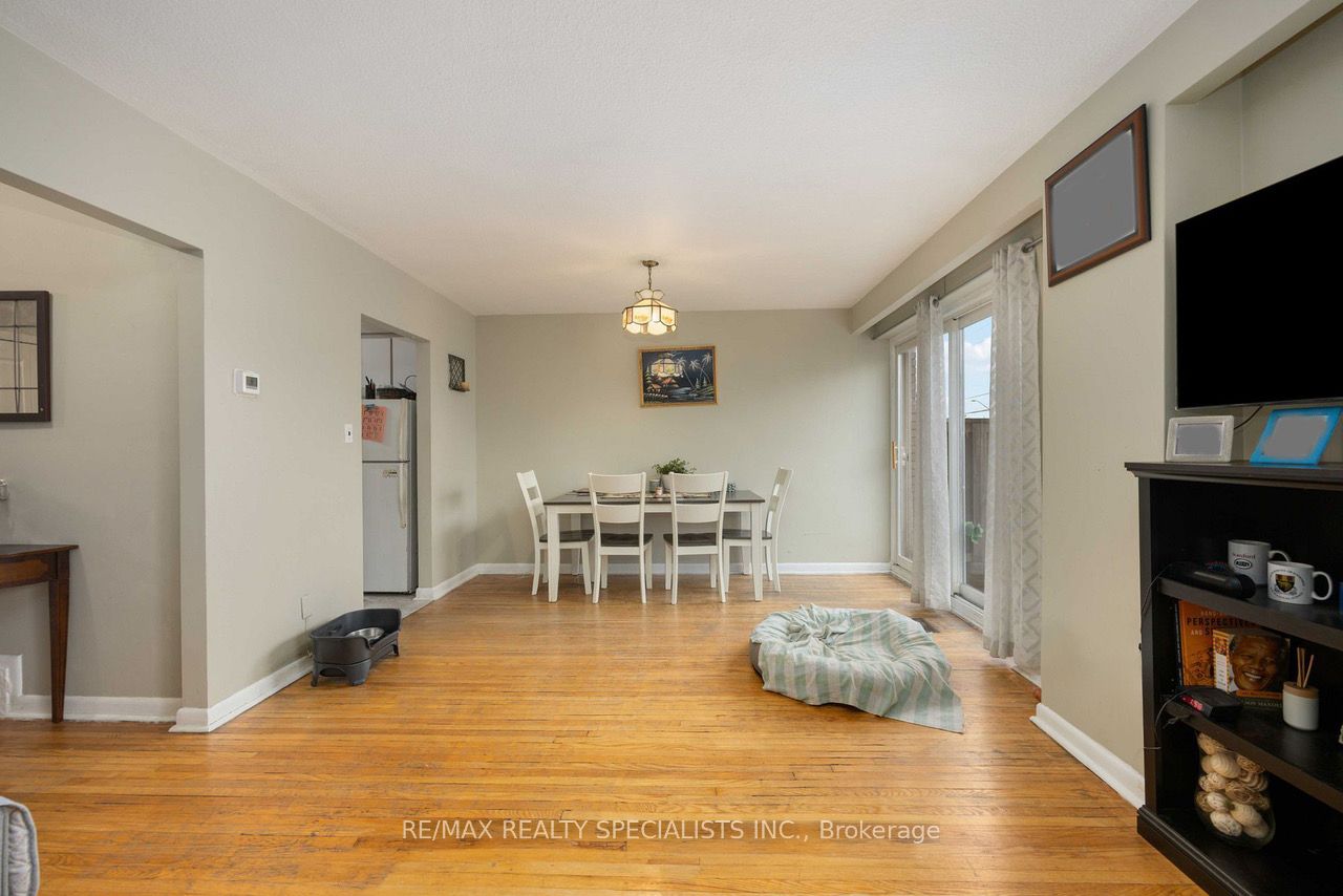 3308 The Credit Woodlands N/A 7