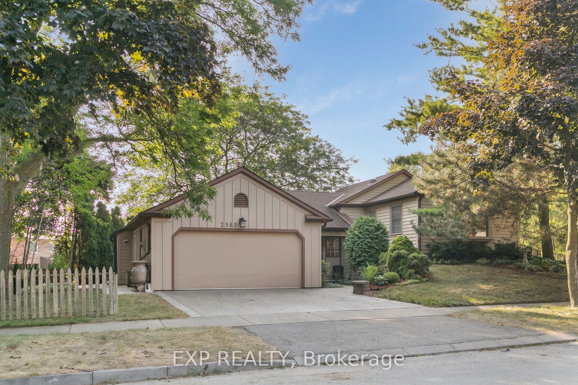 2565 Claymore Crescent