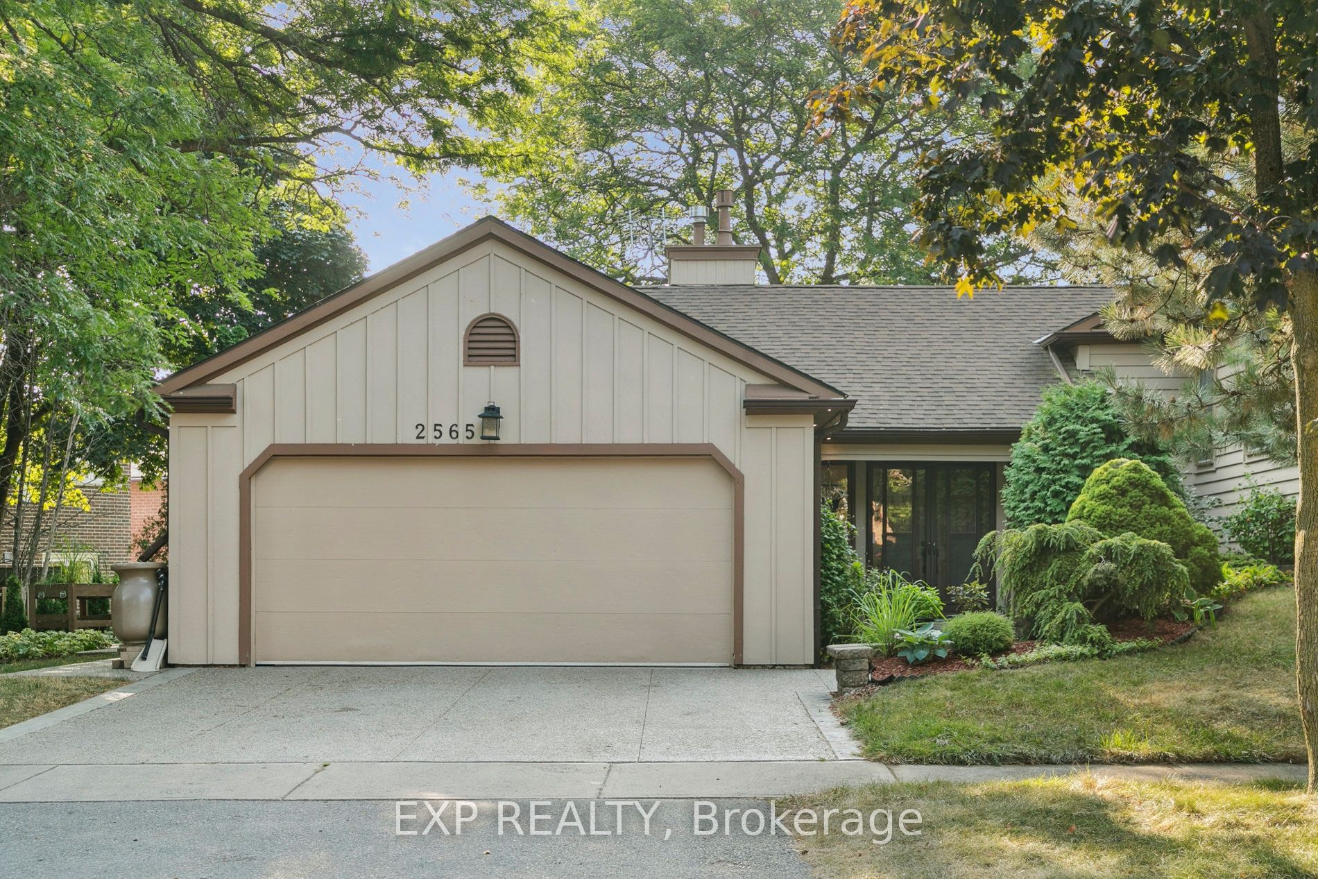 2565 Claymore Crescent