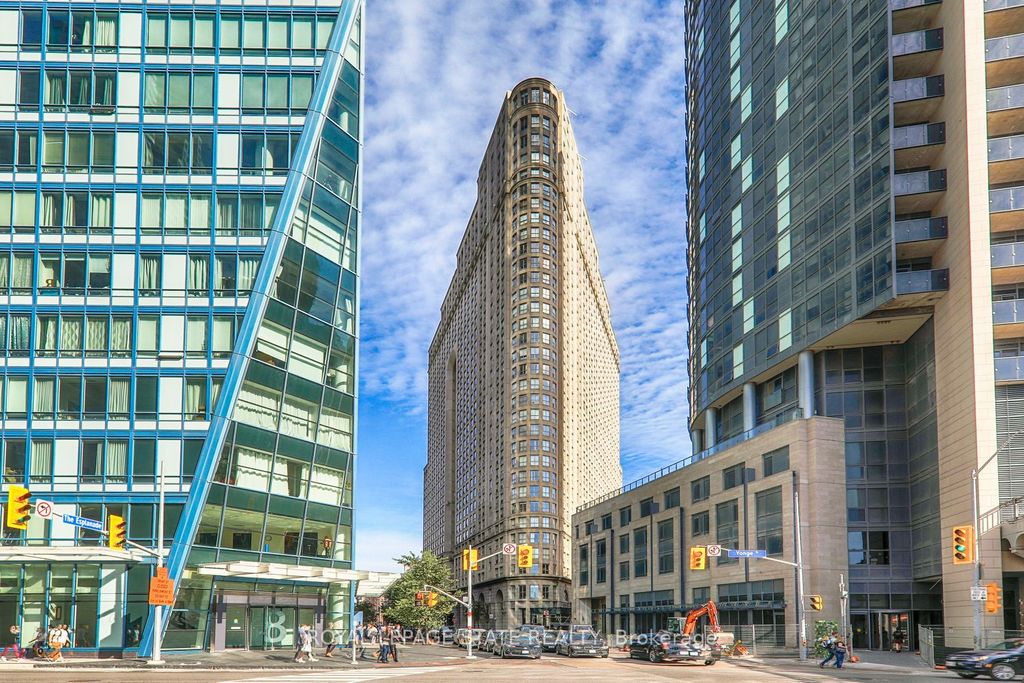 Photo of 25 The Esplanade N/A #519, Toronto, ON M5E 1W5 (MLS # C12824642)