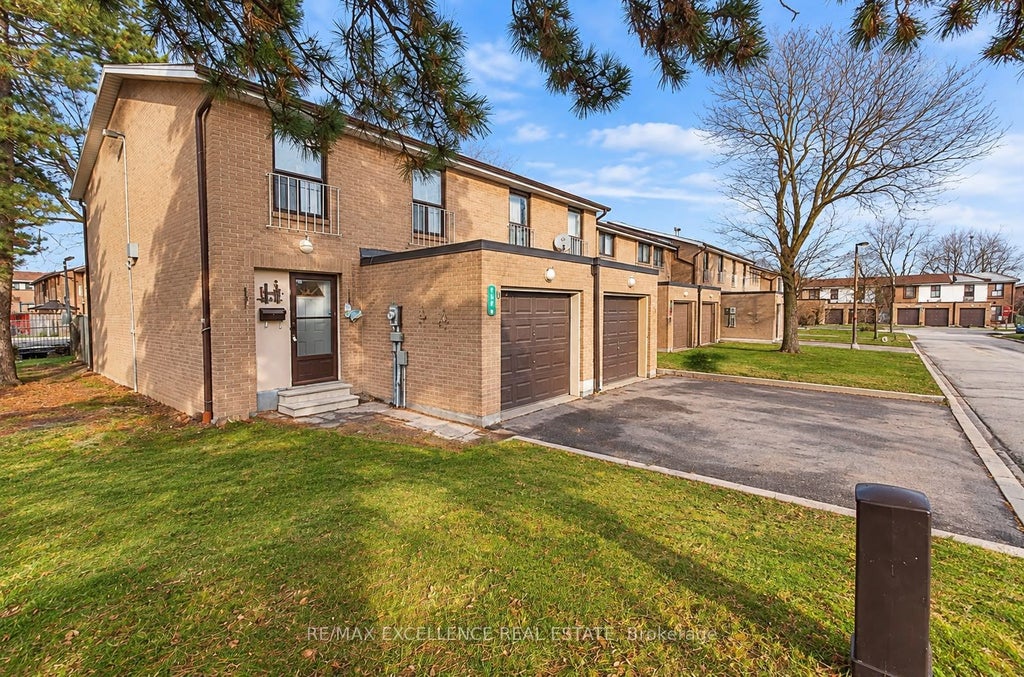 Photo of 88 Fleetwood Crescent, Brampton, ON L6T 2E5 (MLS # W14109536)