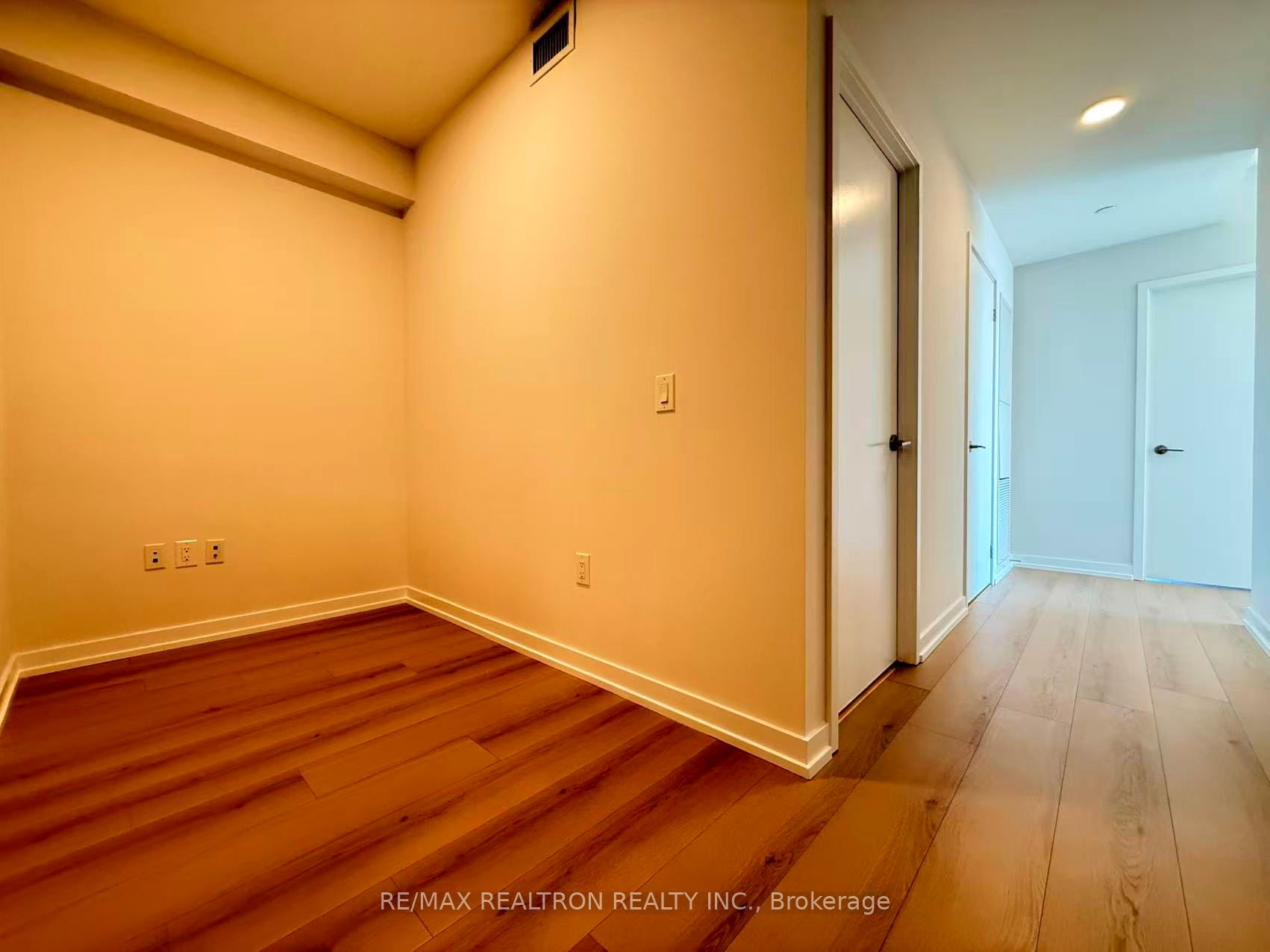 225 Sumach Street 2703