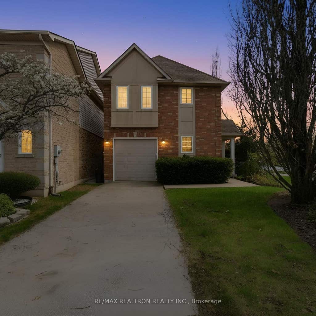 Photo of 876 GOLF LINKS Road #1, Hamilton, ON L9K 1M7 (MLS # X13706652)