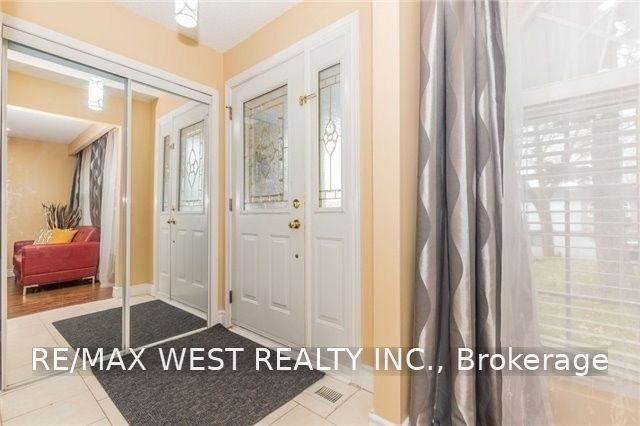 82 Marchbank Crescent Upper