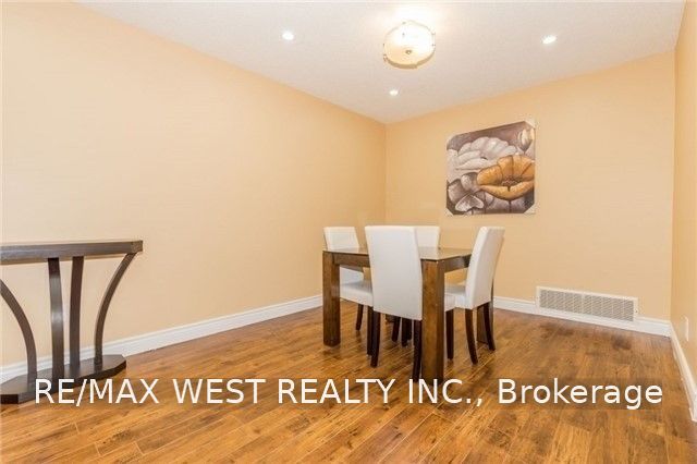82 Marchbank Crescent Upper