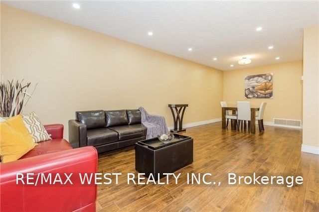 82 Marchbank Crescent Upper