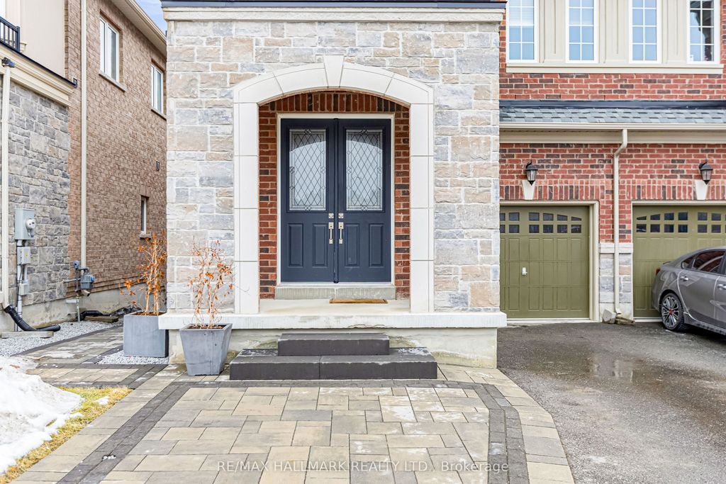 Photo of 38 Richard Boyd Drive, East Gwillimbury, ON L9N 0S6 (MLS # N12828252)