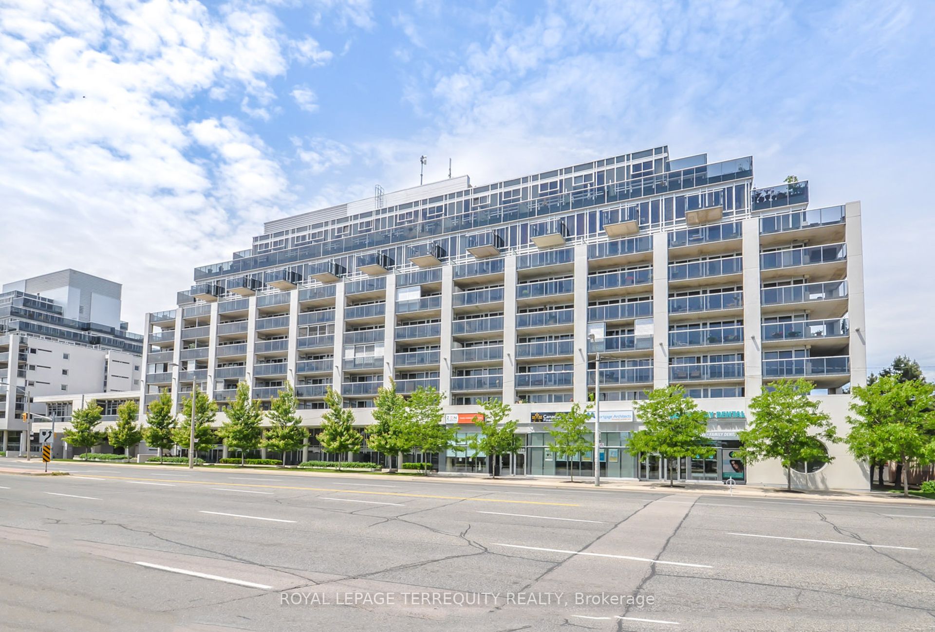 1040 The Queensway N/A 705