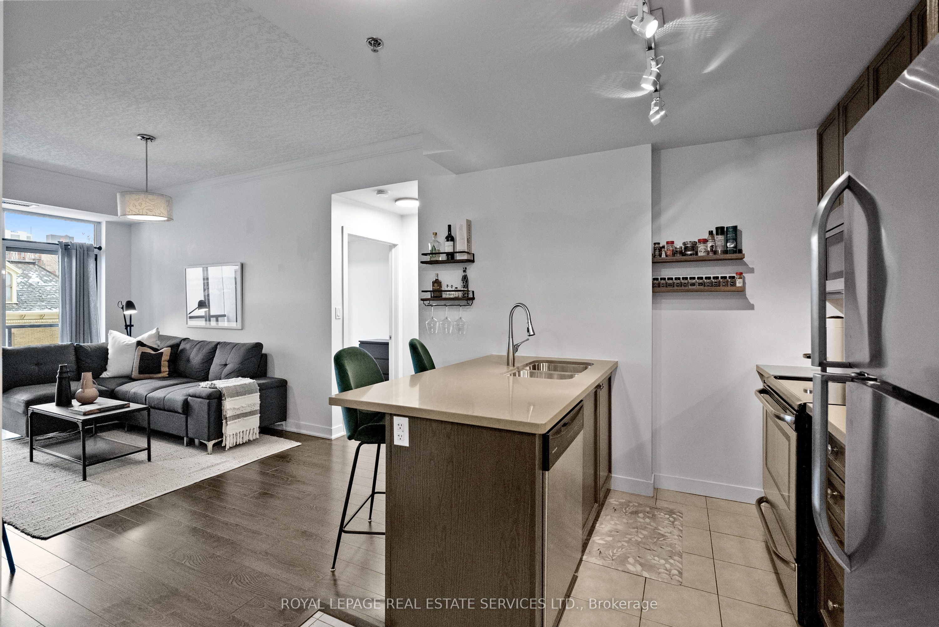 Hamilton, ON L8P 0B4, Canada, 2 Bedrooms Bedrooms, ,1 BathroomBathrooms,Residential,Active,94240