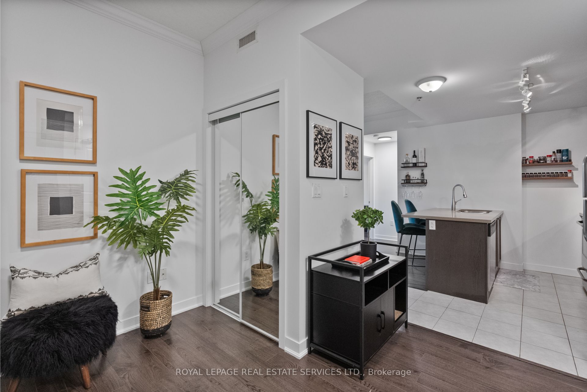 Hamilton, ON L8P 0B4, Canada, 2 Bedrooms Bedrooms, ,1 BathroomBathrooms,Residential,Active,94240