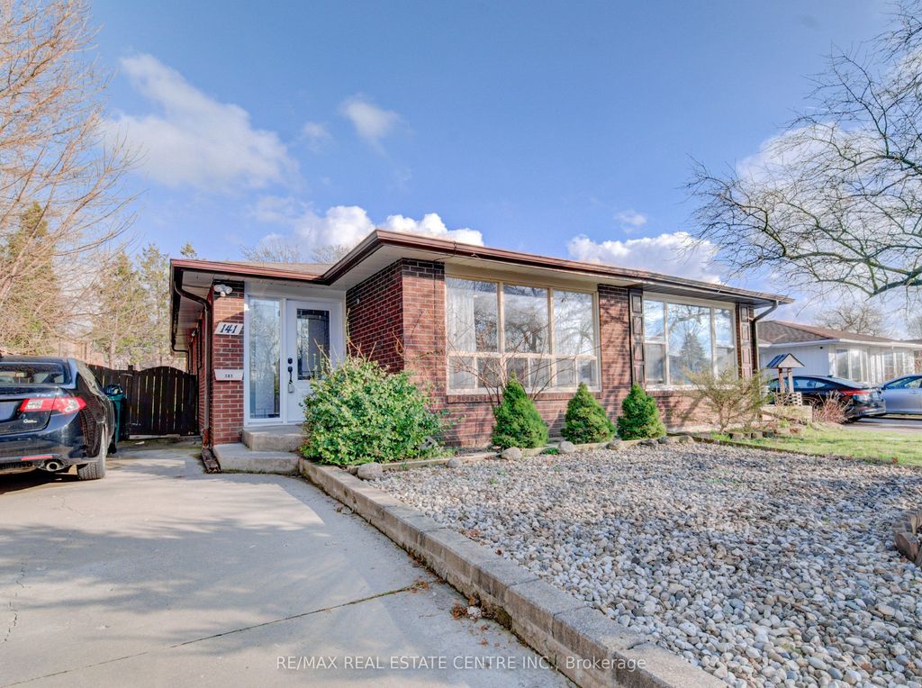 Photo of 141 Mooregate Crescent, Kitchener, ON N2M 2E9 (MLS # X12999284)