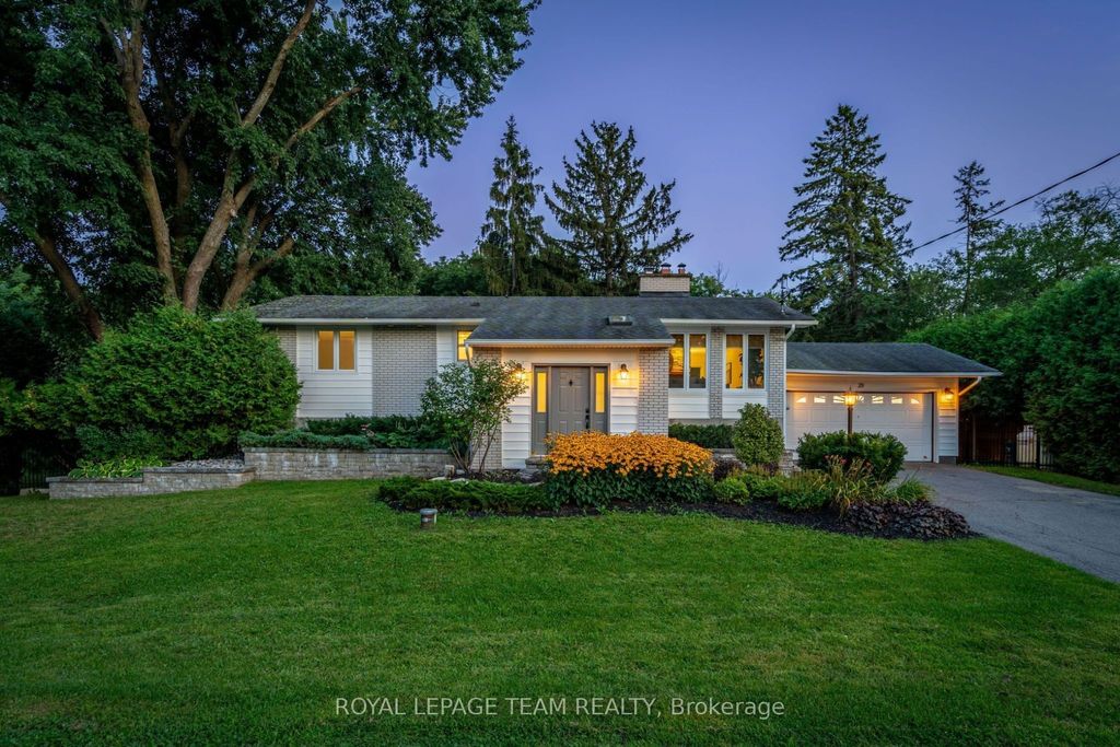 Photo of 28 Maplehill Way, Manotick - Kars - Rideau Twp and Area, ON K2C 3H1 (MLS # X12824502)