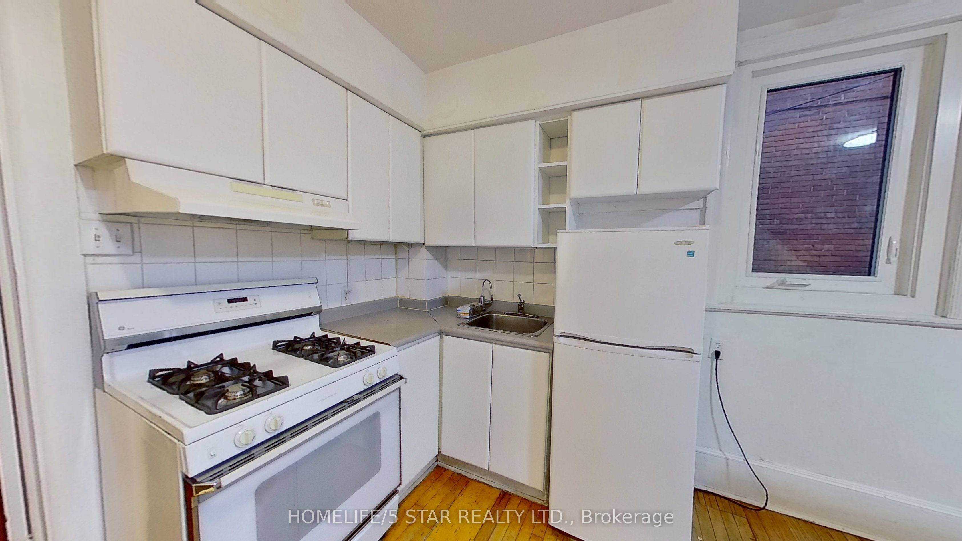 665 Dovercourt Road Apt 3