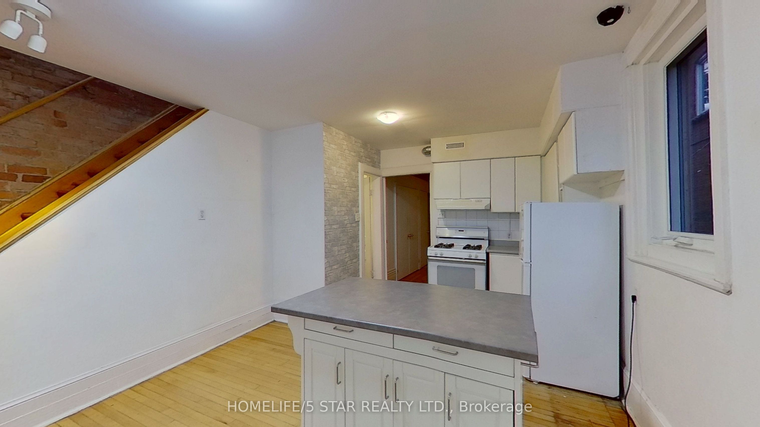 665 Dovercourt Road Apt 3