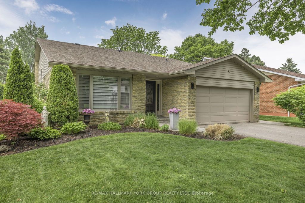 Photo of 82 Fairway Drive, Aurora, ON L4G 2H4 (MLS # N12788184)