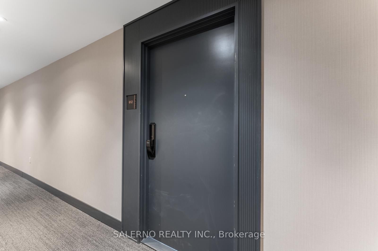 395 Dundas Street W 612