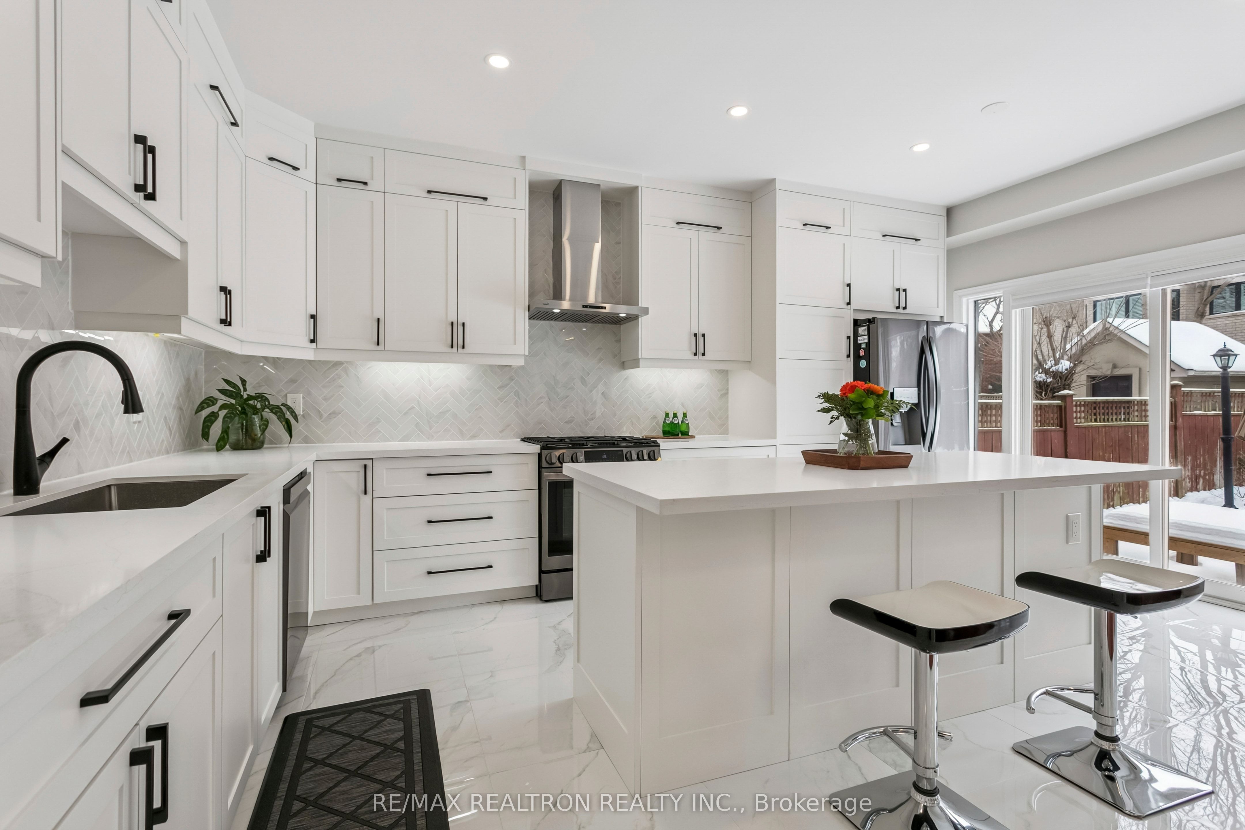 1153 Kestell Boulevard