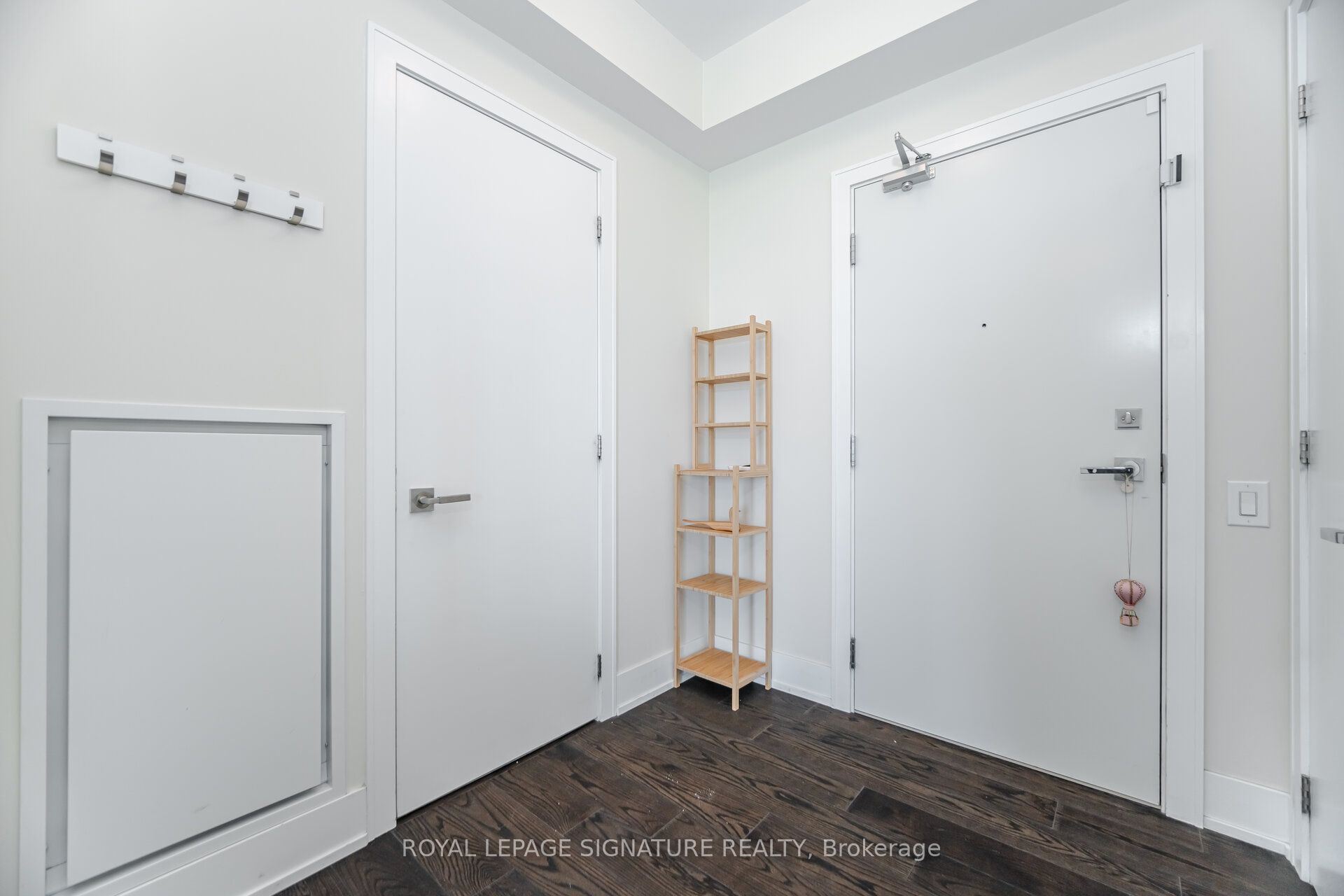 170 Avenue Road 810