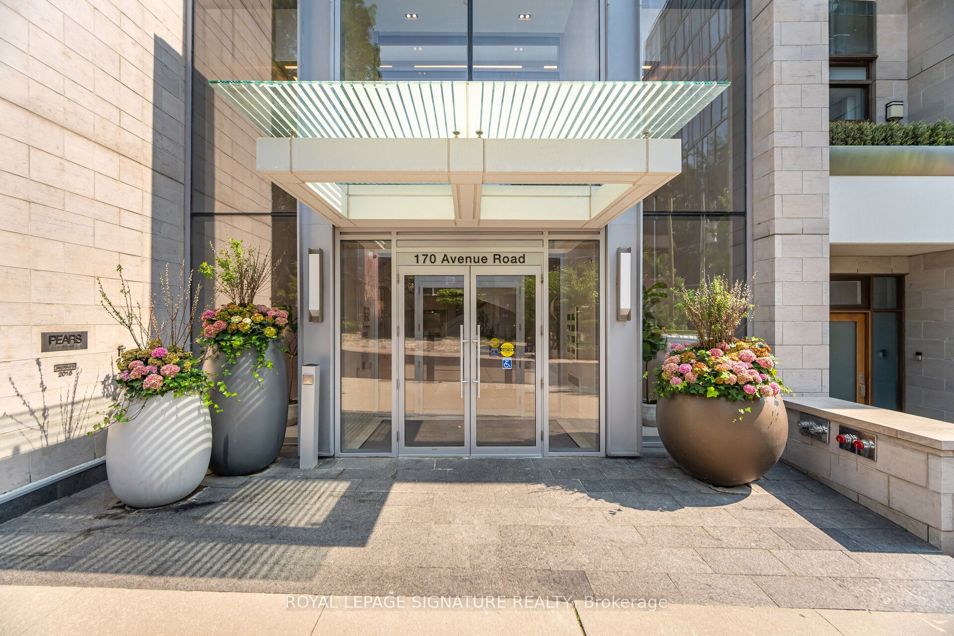 170 Avenue Road 810