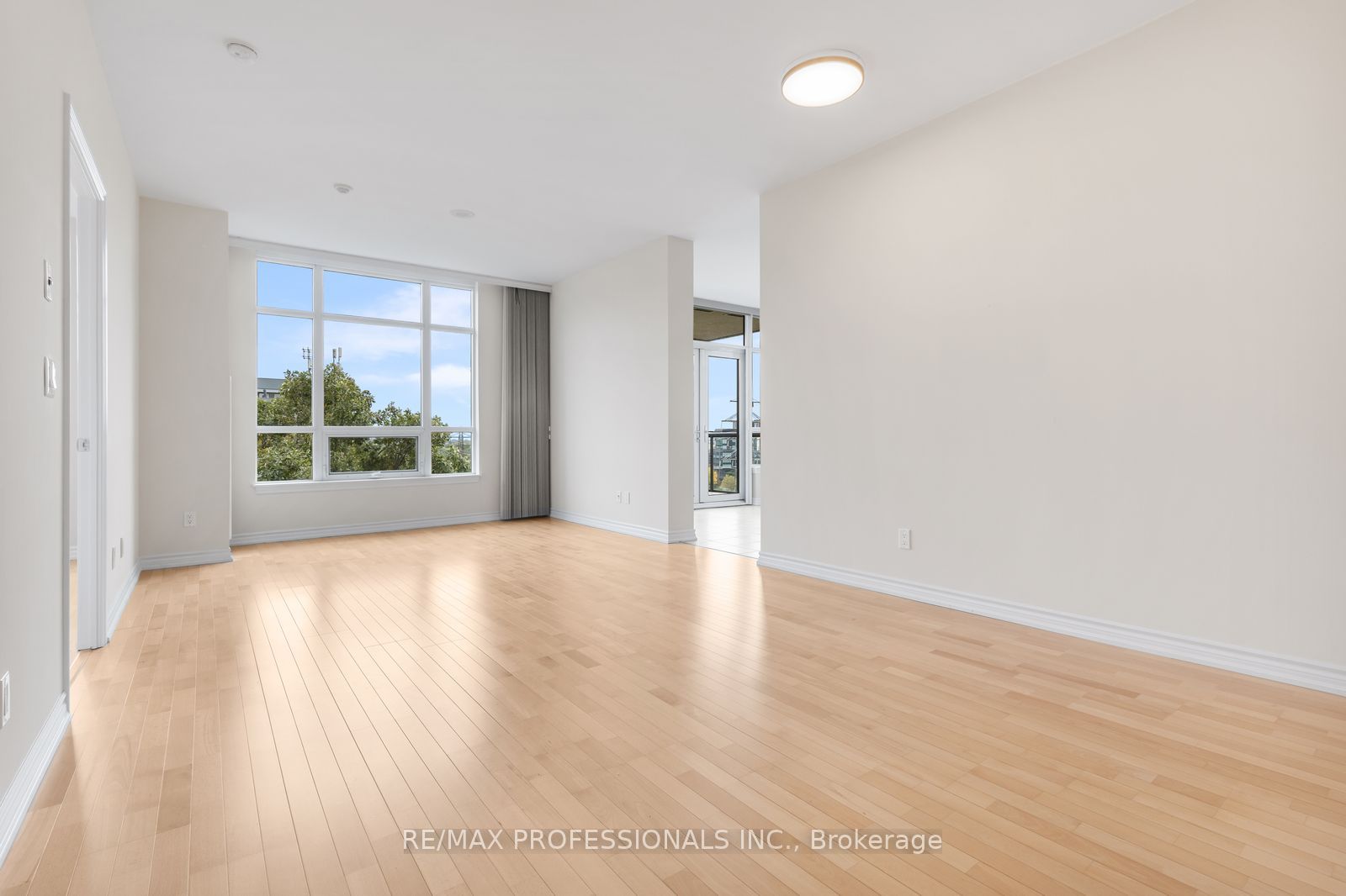 1135 Royal York Road 816