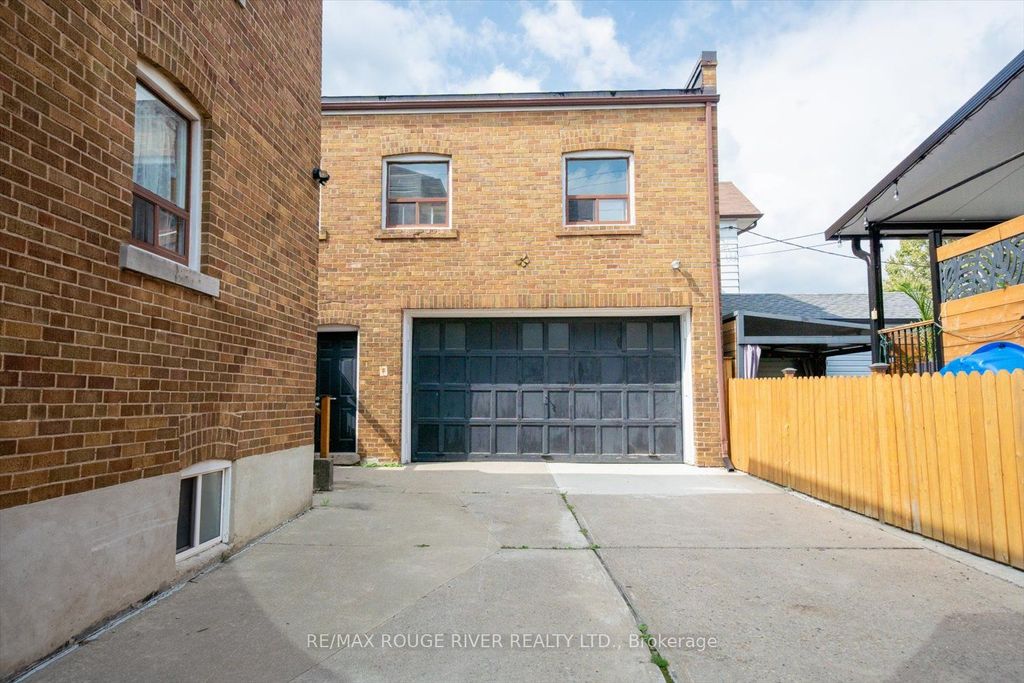 Photo of 424 Oakwood Avenue, Toronto, ON M6E 2W3 (MLS # C12428605)