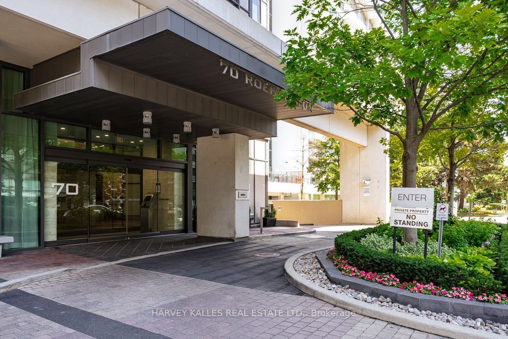 Photo of 70 Roehampton Avenue #813, Toronto, ON M4P 1R2 (MLS # C13600506)