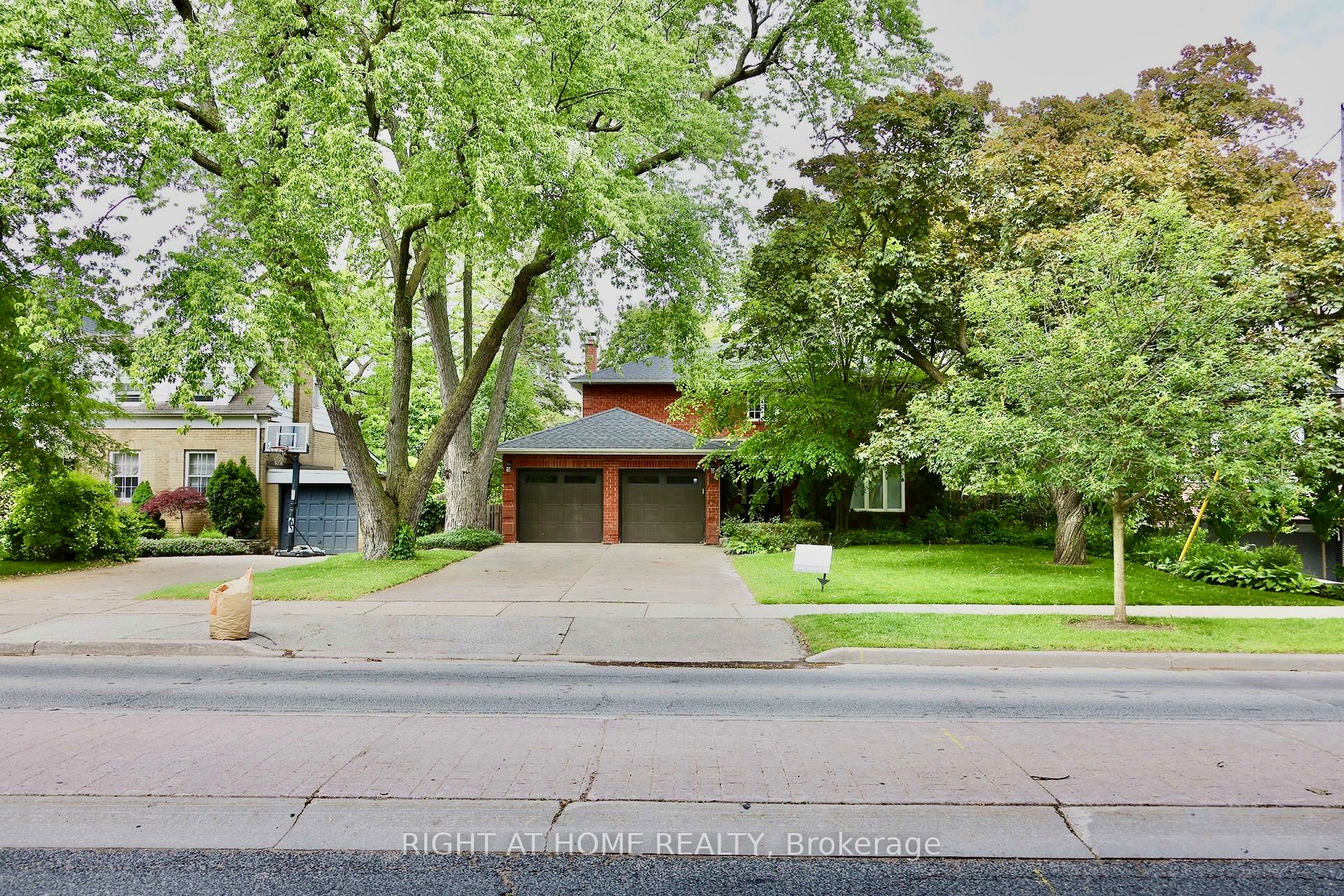 Photo 1 of 45 — 89 Yonge Boulevard NW, Toronto, ON M5M 3G8