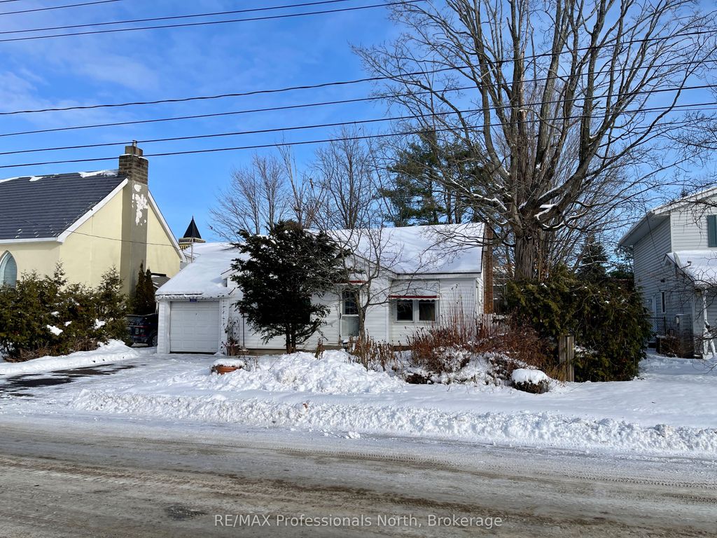 Photo of 330 John Street S, Gravenhurst, ON P1P 1J1 (MLS # X12593744)