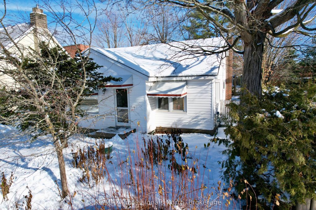 Photo of 330 John Street S, Gravenhurst, ON P1P 1J1 (MLS # X12593744)