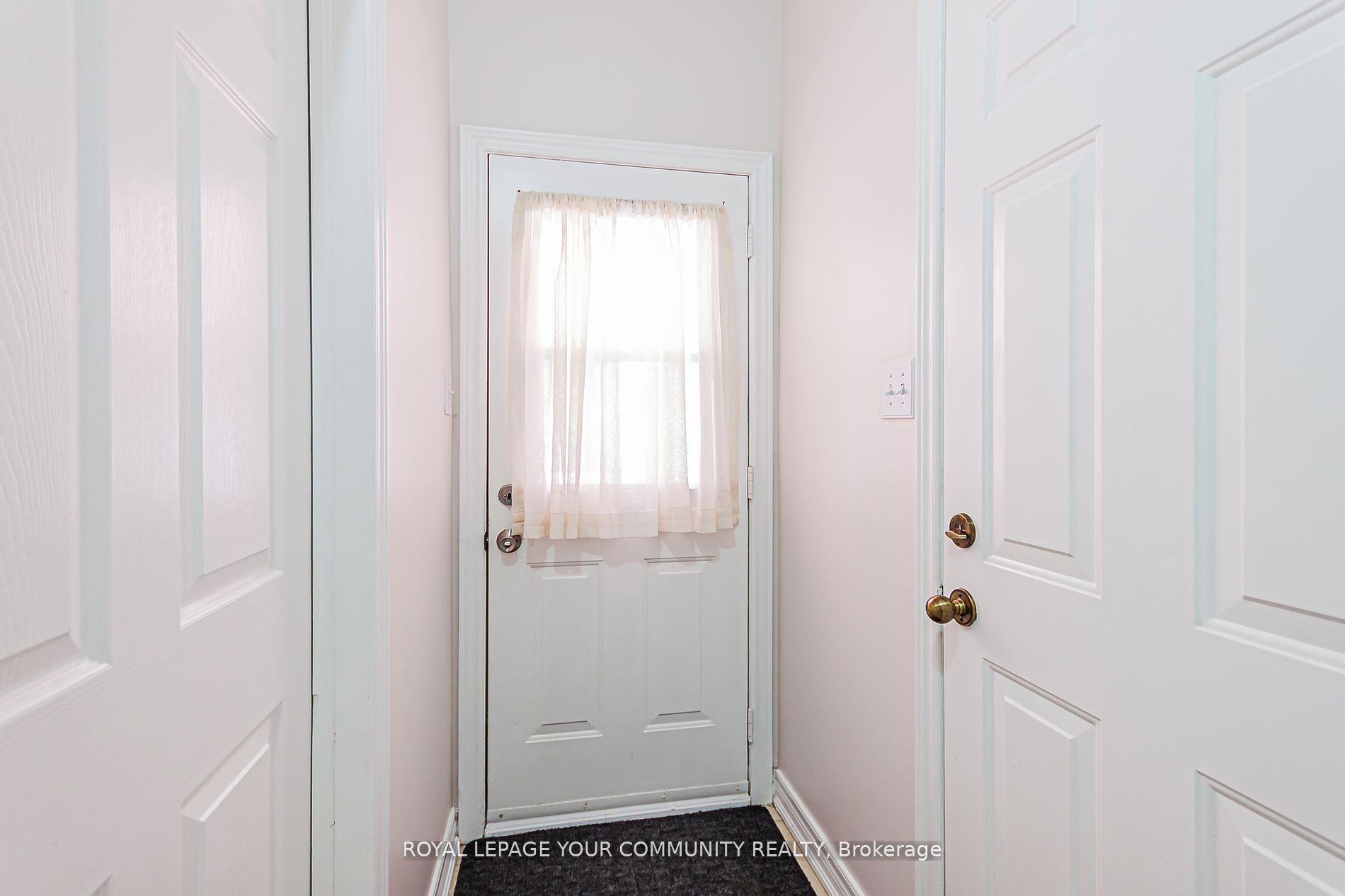 6 Round Hill Court S Basement