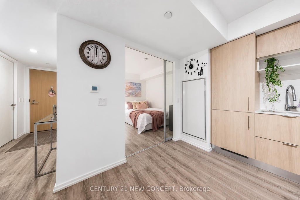 Photo of 5 Soudan Avenue #712, Toronto, ON M4S 0B1 (MLS # C14090990)