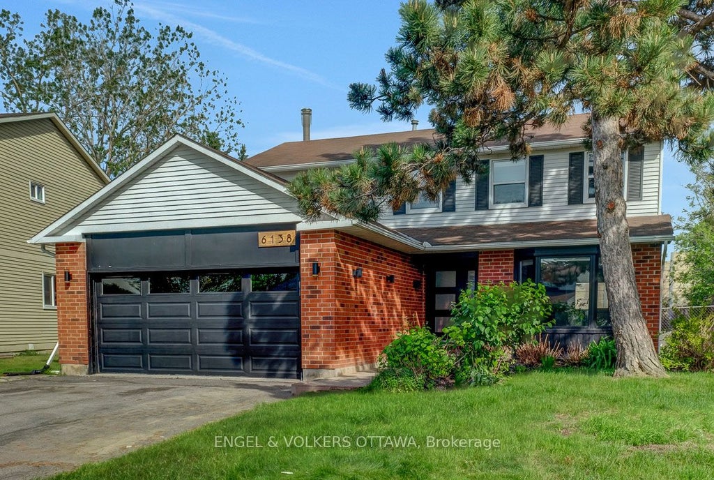 Photo of 6138 Vineyard Drive, Orleans - Convent Glen and Area, ON K1C 2N6 (MLS # X13502418)