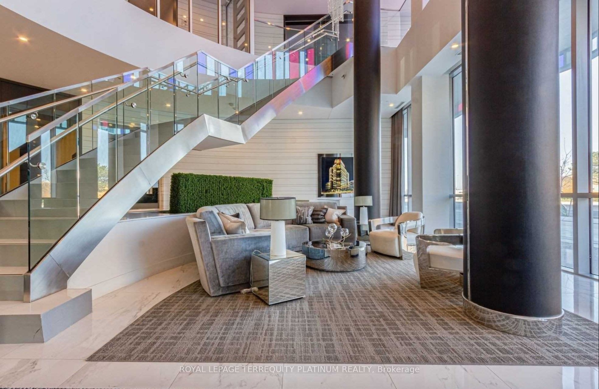 9471 Yonge Street 502