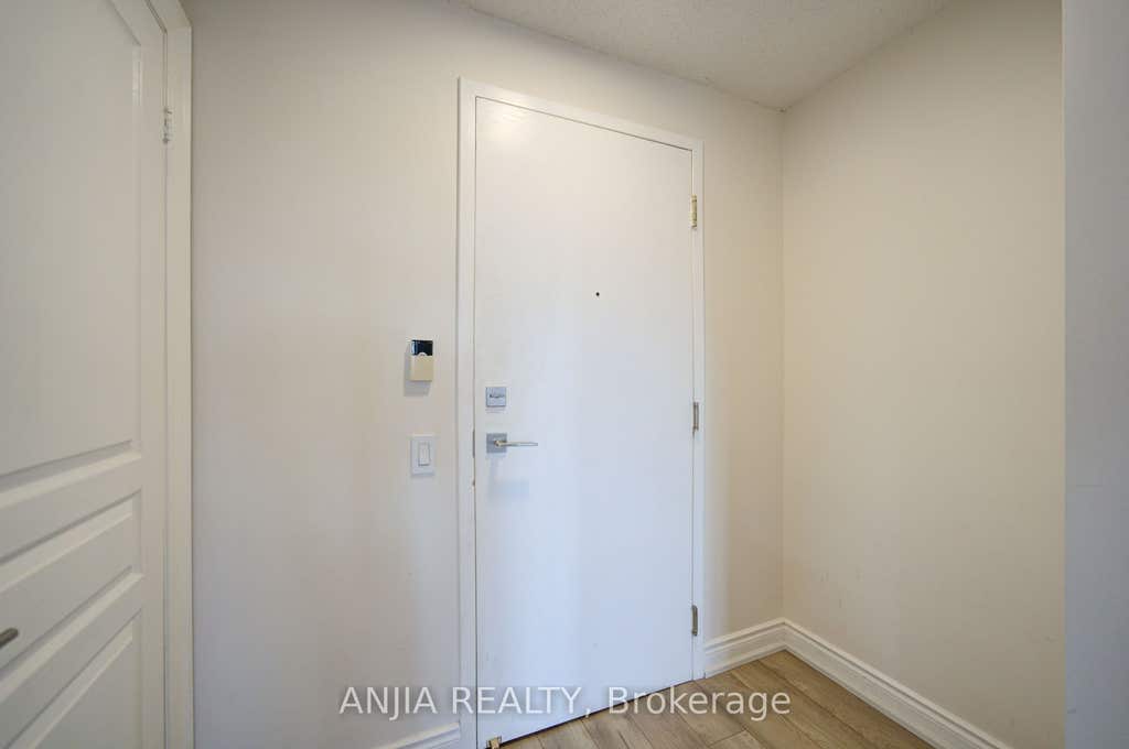 Photo of 10 Northtown Way #1811, Toronto, ON M2N 7L4 (MLS # C13654332)