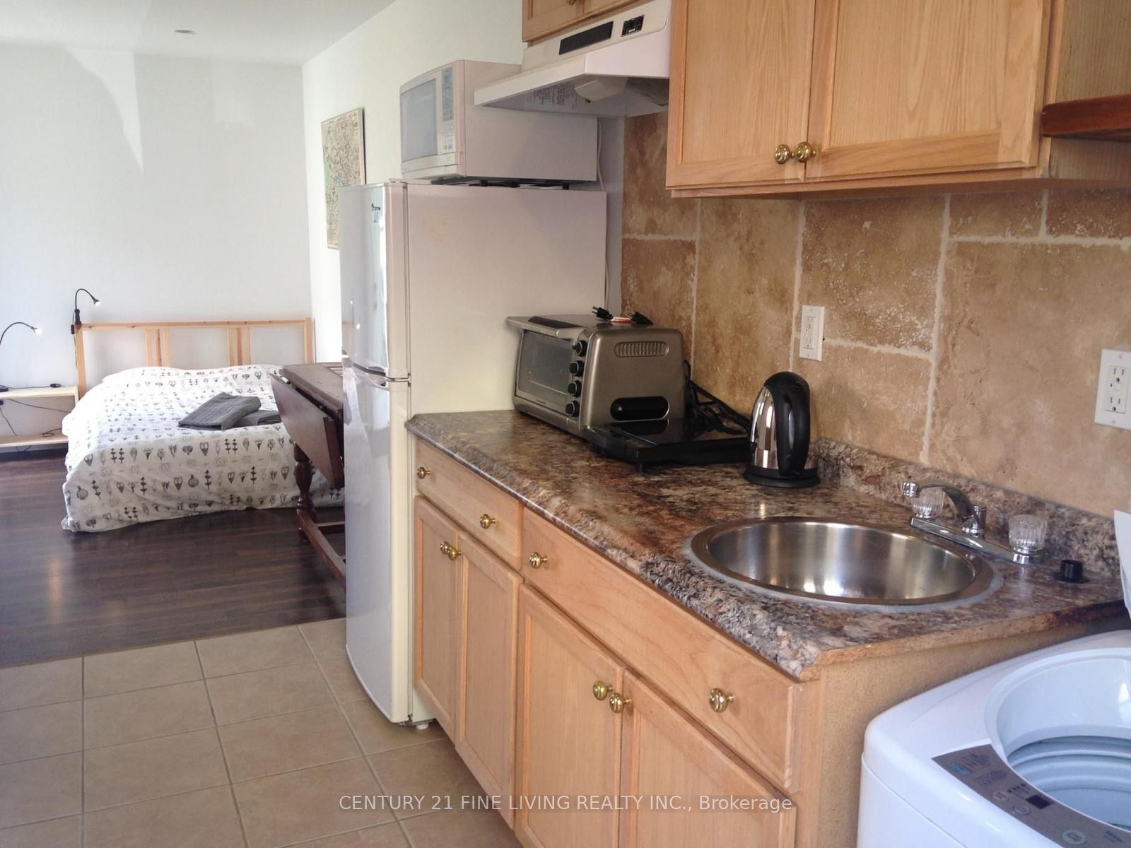 Photo 1 of 16 — 400 Nairn Avenue (Grdn) Unit (Grdn), Toronto, ON M6E 4J3