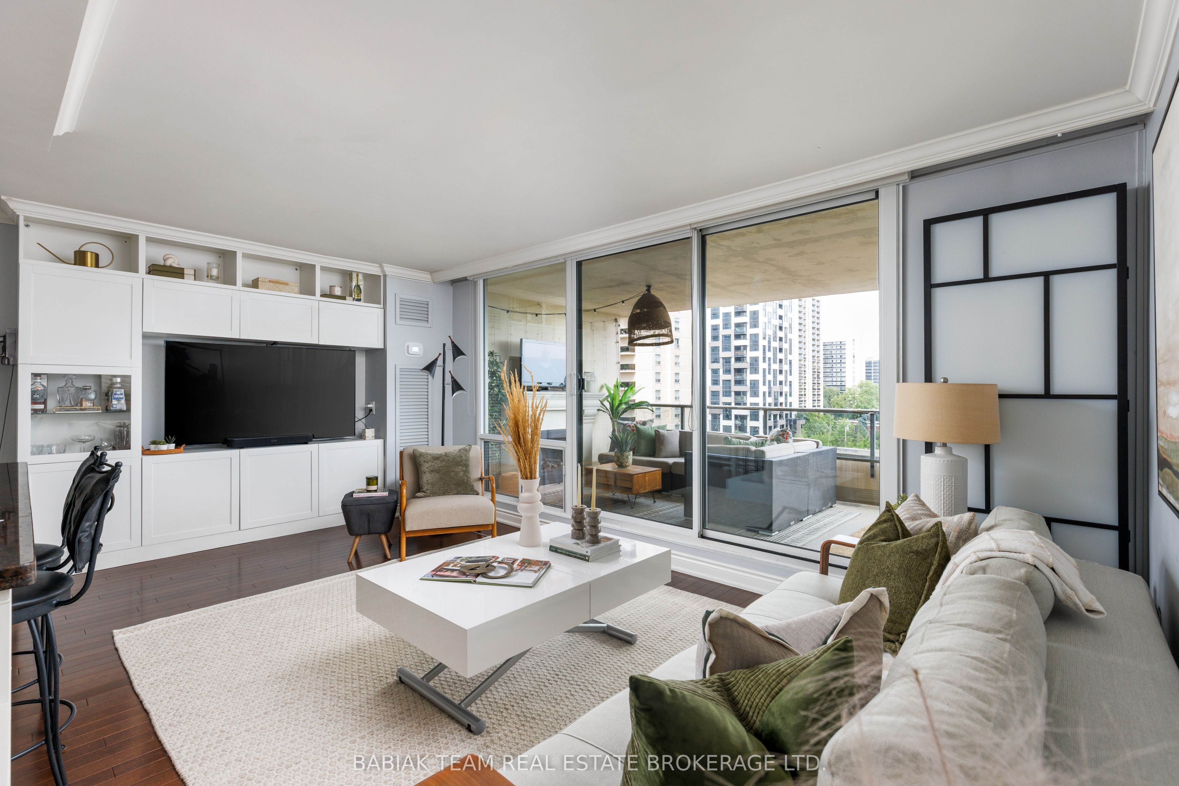 50 Quebec Avenue 705